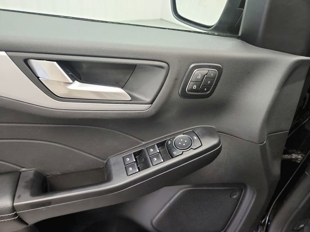 Used 2025 Ford Escape Platinum image 31