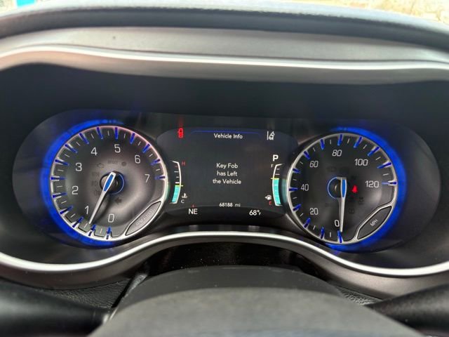 Used 2023 Chrysler Pacifica Touring-L FWD image 46