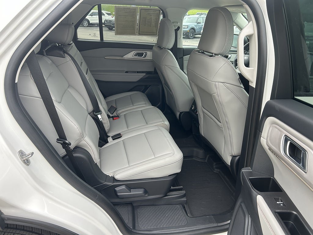 Used 2025 Ford Explorer Active w/ Active Comfort Package AWD/4WD image 19