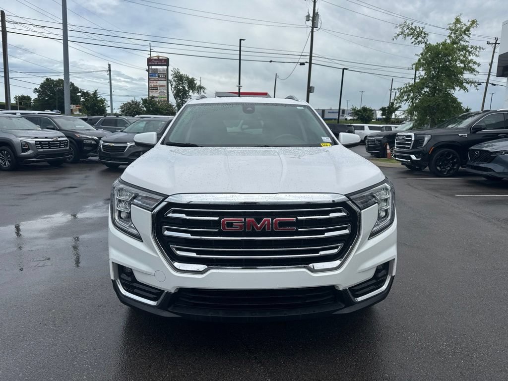Used 2024 GMC Terrain SLT AWD/4WD image 2