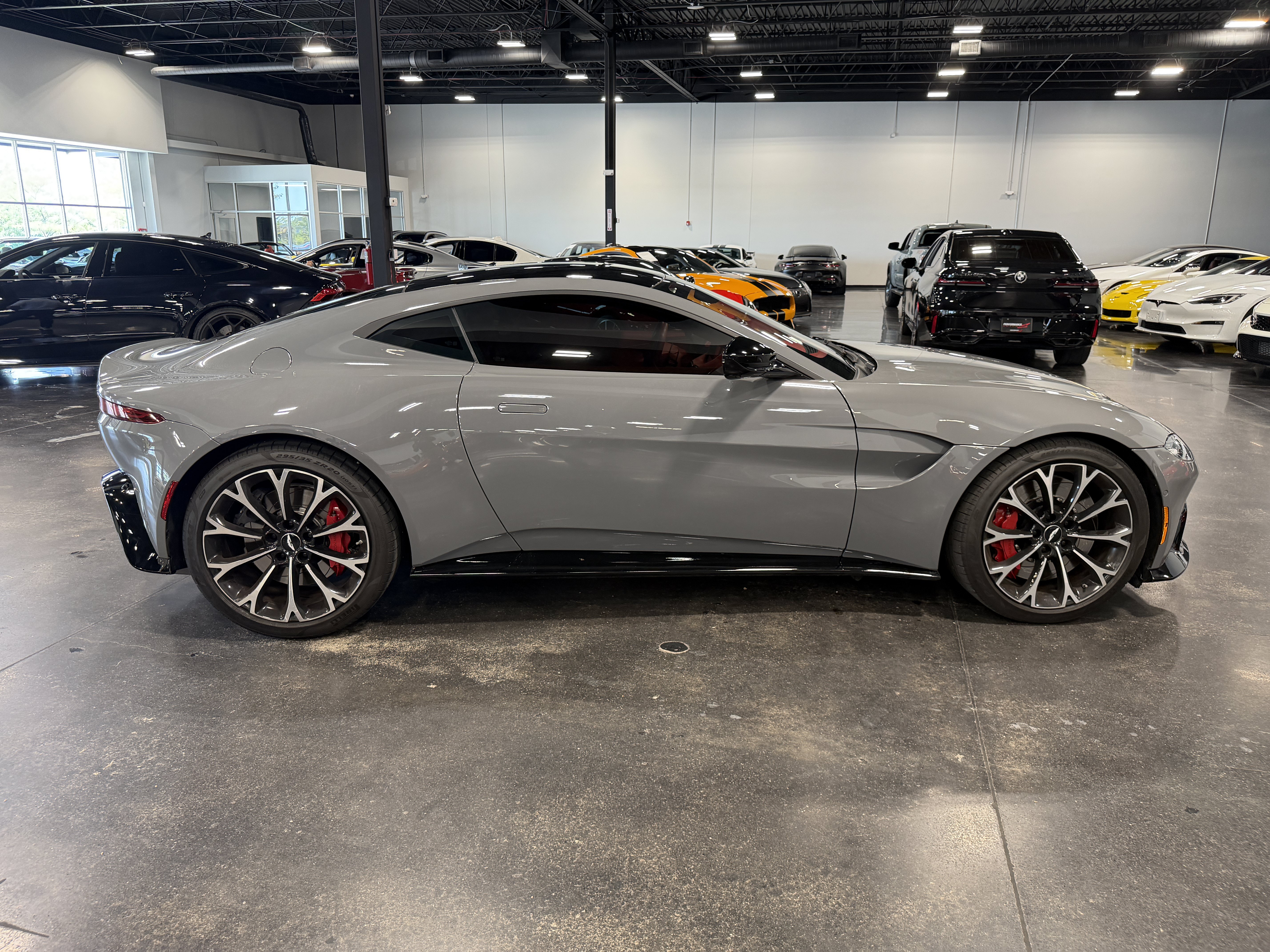 Used 2019 Aston Martin V8 Vantage Coupe RWD image 7
