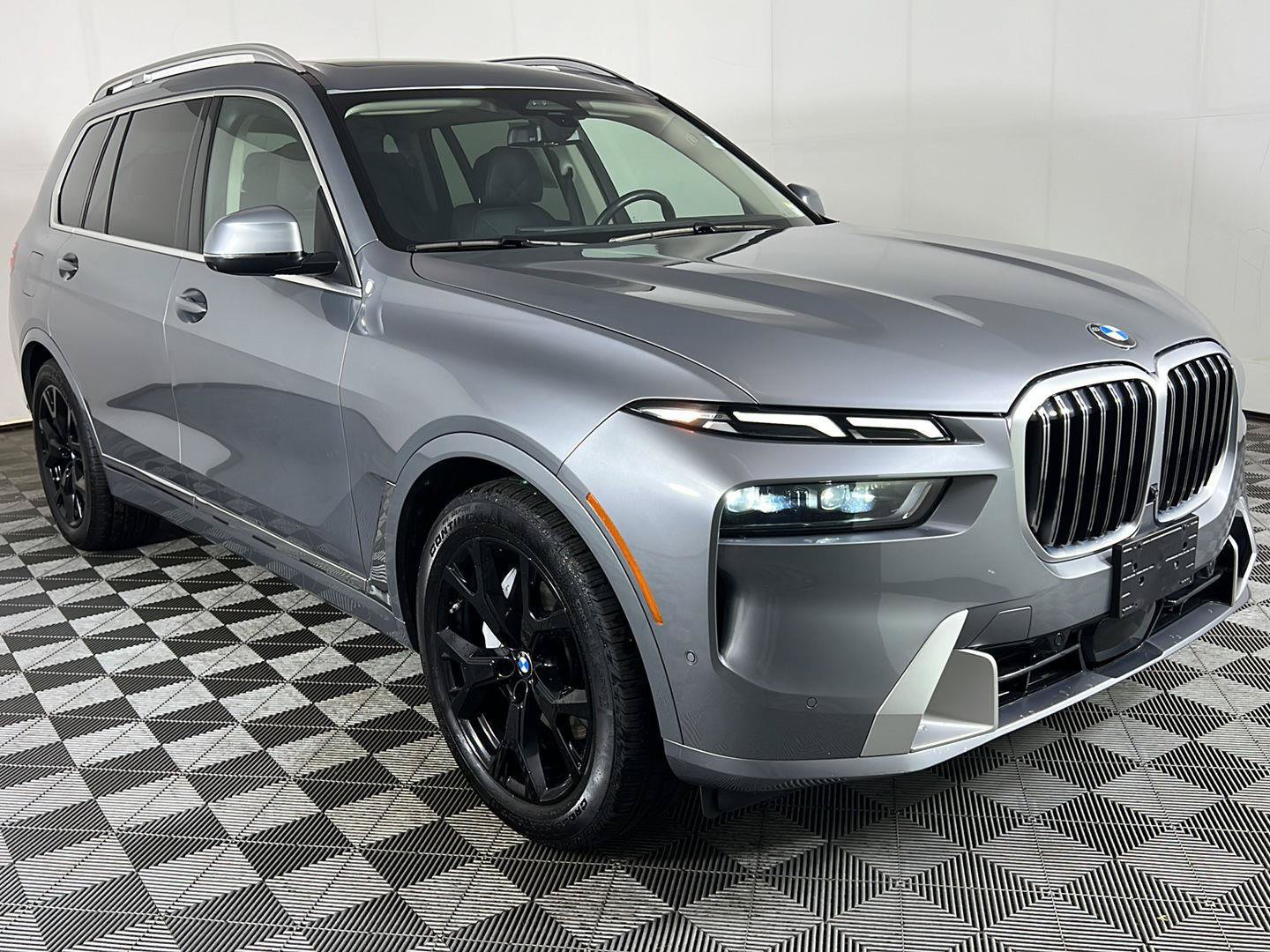 Used 2024 BMW X7 xDrive40i w/ Premium Package AWD/4WD image 24