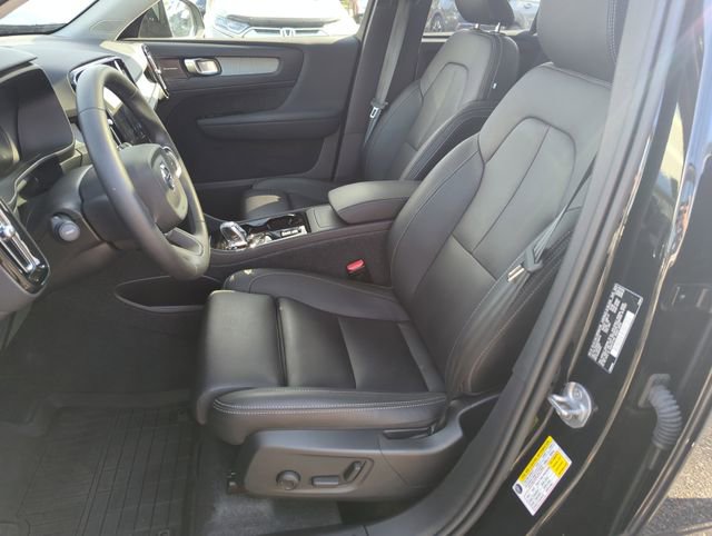 Used 2024 Volvo XC40 B5 Ultimate image 11