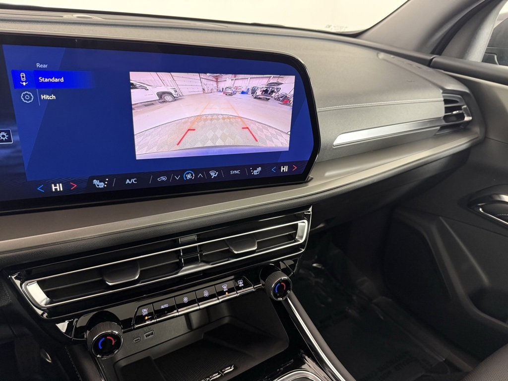 New 2026 Chevrolet Traverse LT w/ Sun and Wheel Package image 24