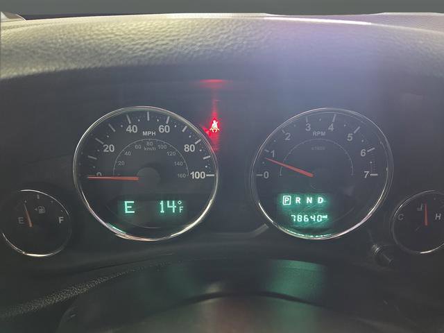 Used 2016 Jeep Wrangler Unlimited Sahara w/ Connectivity Group image 14