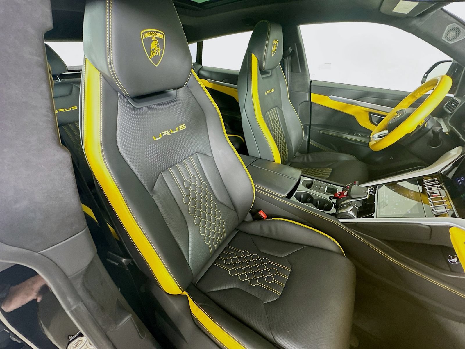 Used 2024 Lamborghini Urus S AWD/4WD image 48