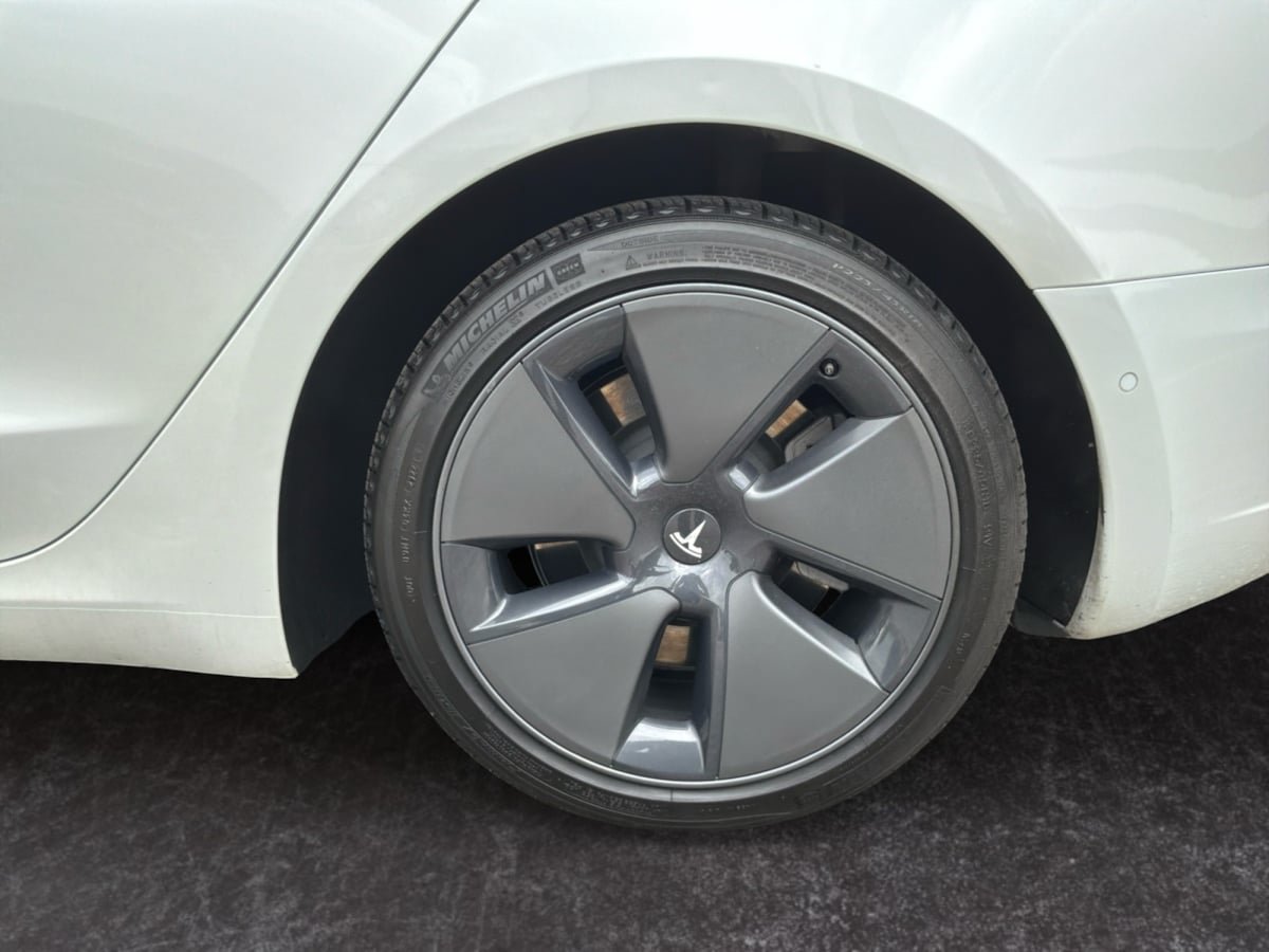 Used 2022 Tesla Model 3 Standard Range RWD image 9