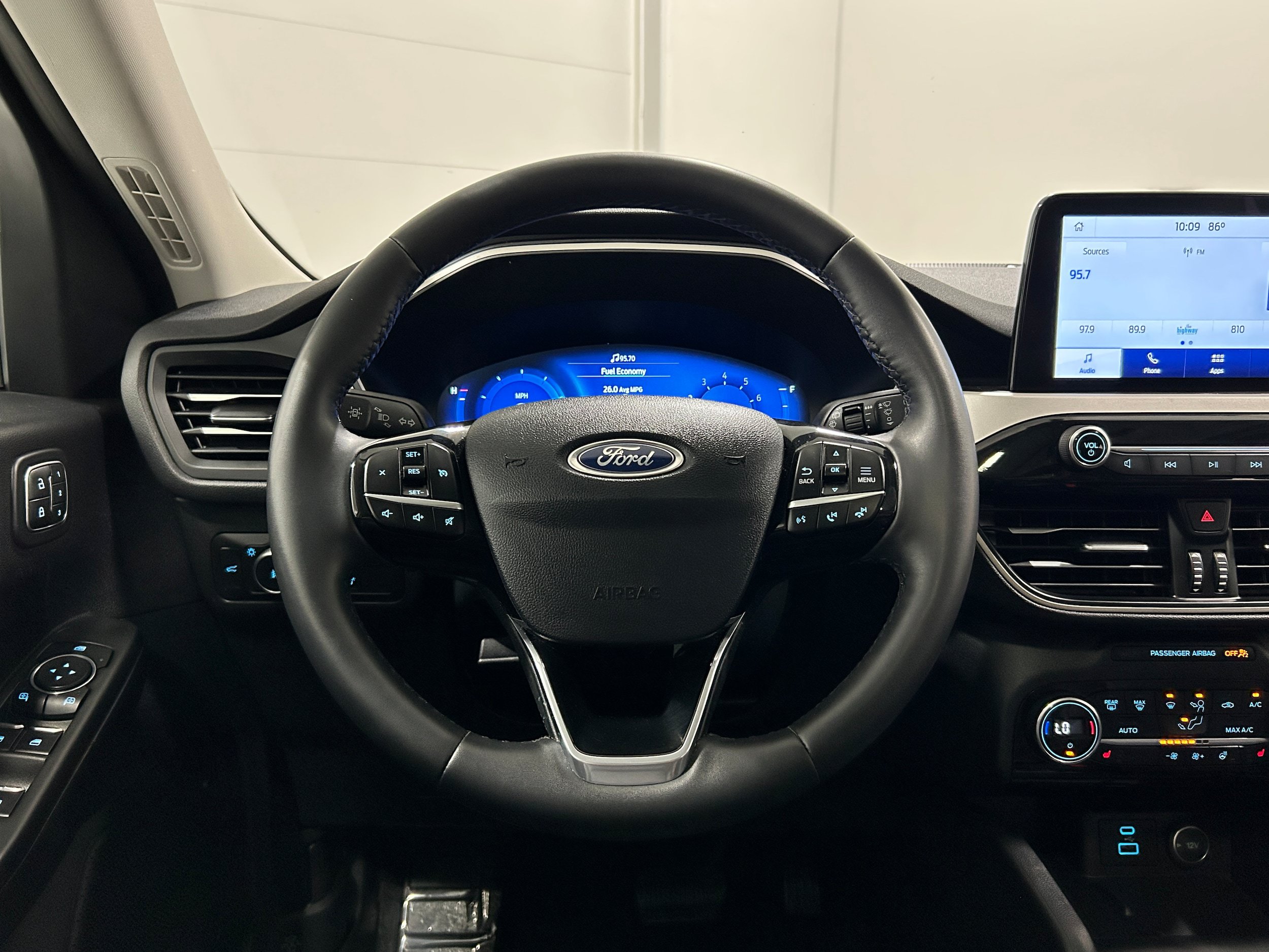 Used 2021 Ford Escape SEL w/ Technology Package AWD/4WD image 13