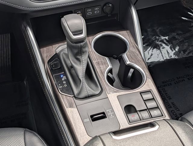 Used 2024 Toyota Highlander Limited image 14