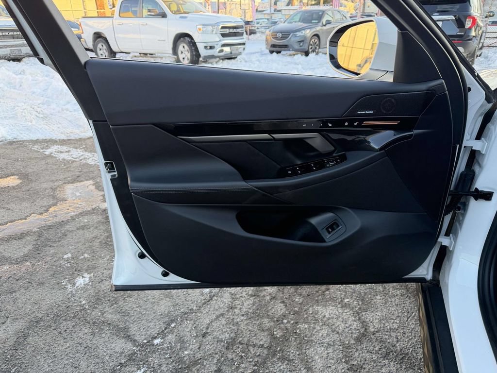 Used 2026 BMW 530i xDrive AWD/4WD image 28