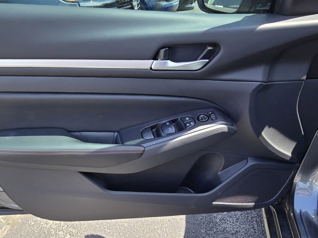 New 2026 Nissan Altima 2.5 SR w/ SR Premium Package FWD image 16