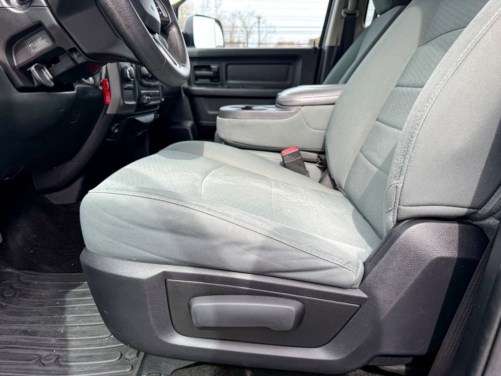 Used 2015 RAM 2500 Tradesman w/ Chrome Appearance Group image 14