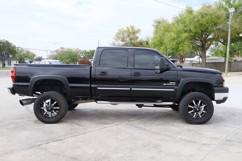 Used 2006 Chevrolet Silverado 2500 LT w/ Heavy-Duty Power Package image 11