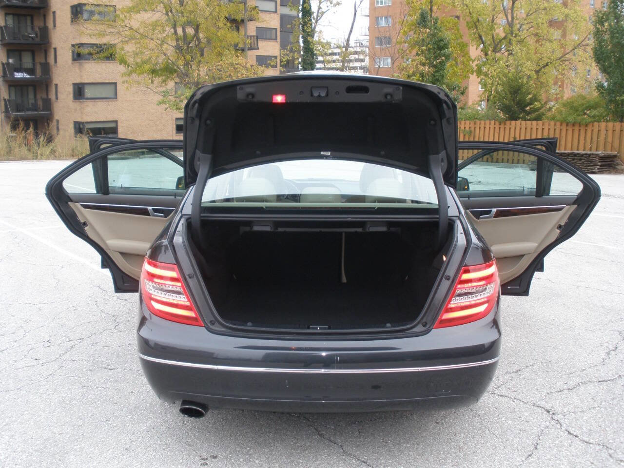 Used 2013 Mercedes-Benz C 250 Sedan image 19