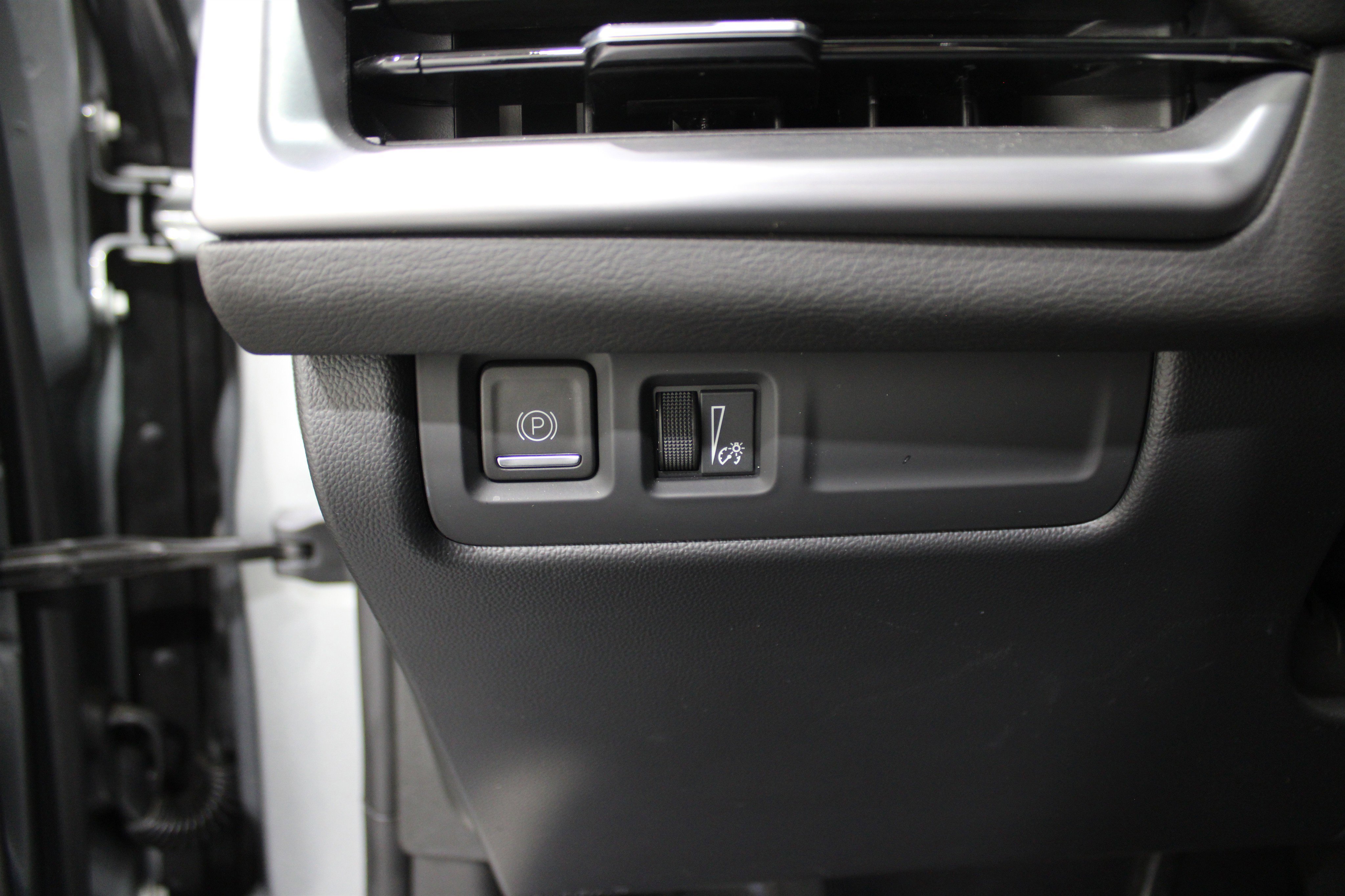 Used 2025 Cadillac XT4 Premium Luxury image 9