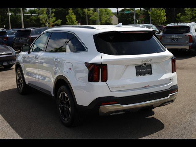 Used 2025 Kia Sorento S image 4
