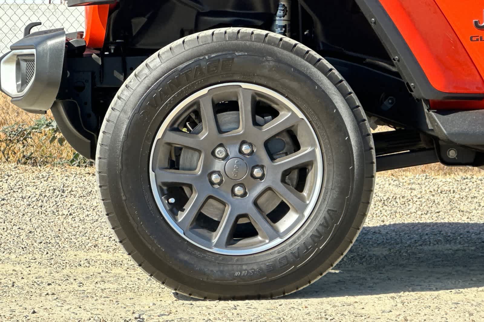 Used 2020 Jeep Gladiator Overland AWD/4WD image 11