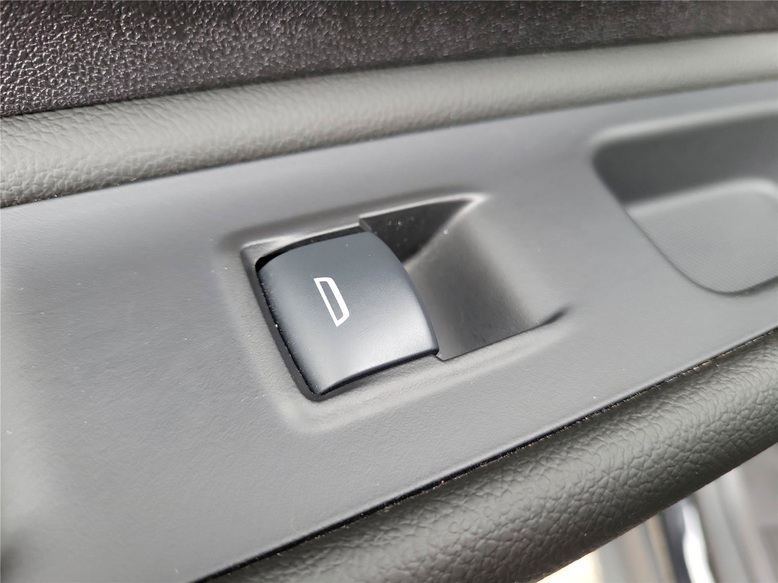 Used 2024 GMC Terrain SLT AWD/4WD image 18