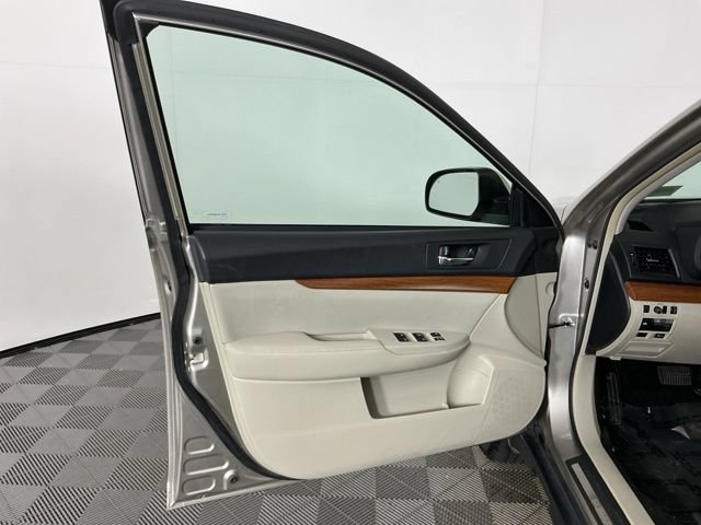 Used 2014 Subaru Outback 2.5i Limited w/ Moonroof Package AWD/4WD image 12
