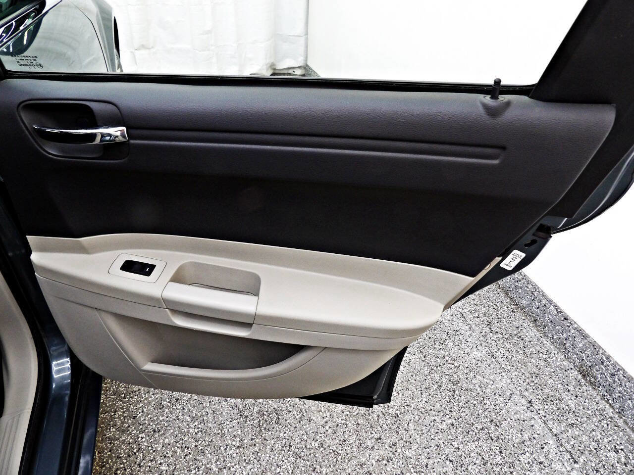 Used 2006 Chrysler 300 image 12