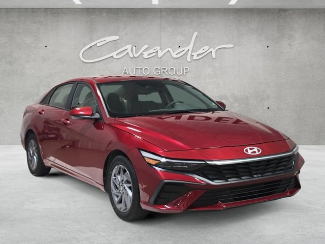 Used 2024 Hyundai Elantra SEL FWD image 2