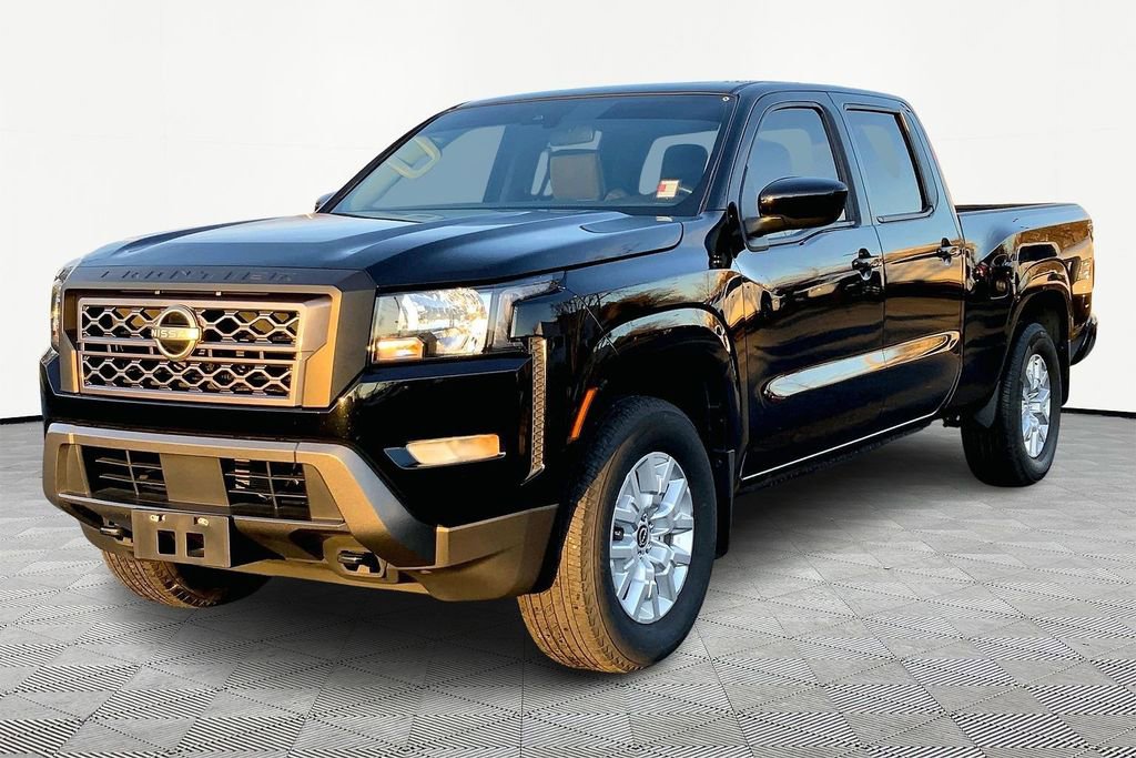 Used 2023 Nissan Frontier SV image 3