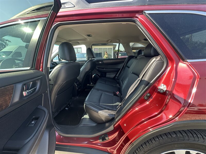 Used 2016 Subaru Outback 3.6R Limited AWD/4WD image 37