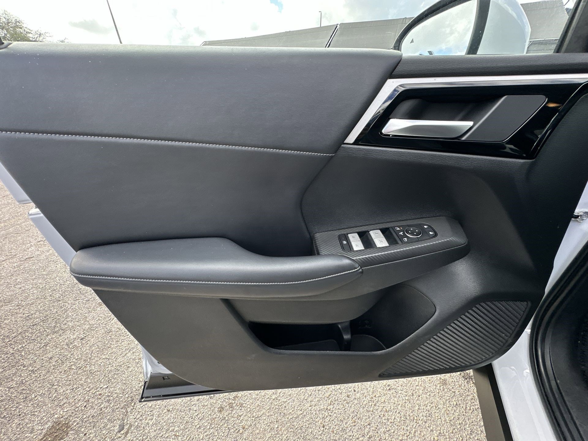 Used 2024 Mitsubishi Outlander SE Black Edition image 32