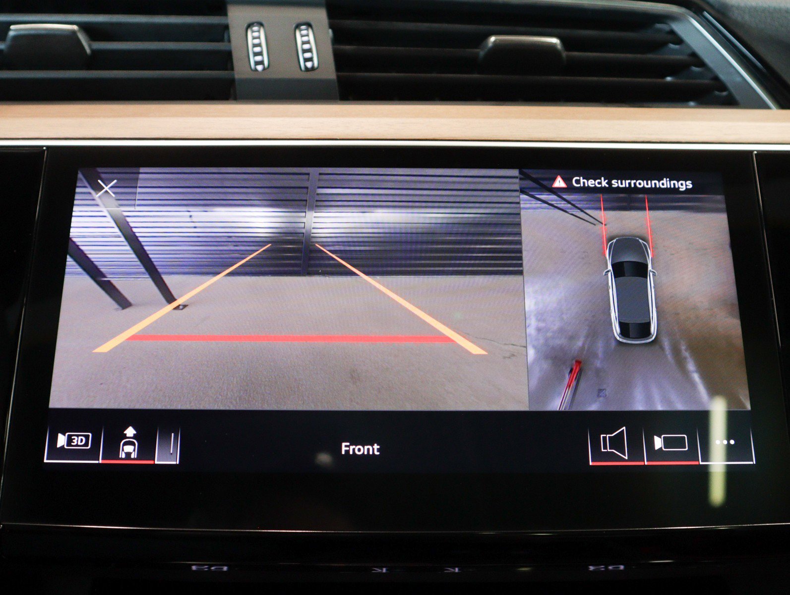 Used 2024 Audi Q8 e-tron Premium Plus image 24