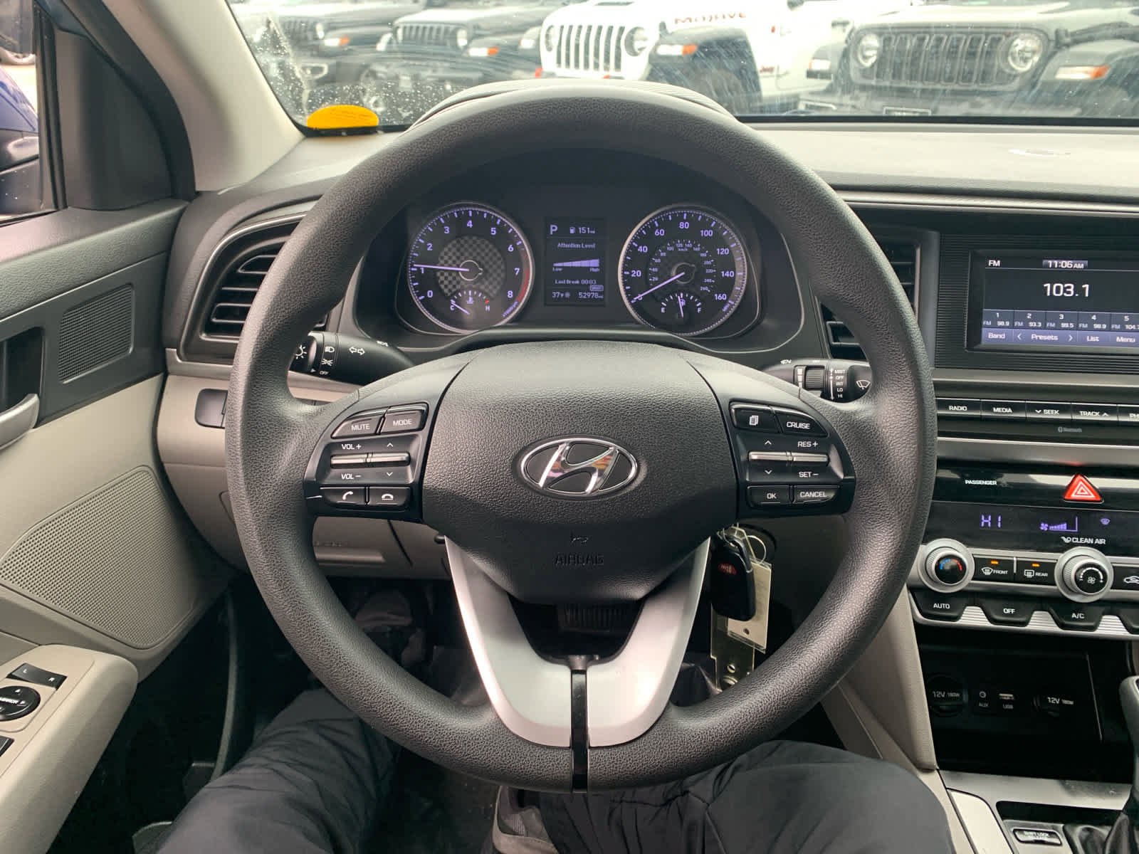 Used 2020 Hyundai Elantra SE image 16