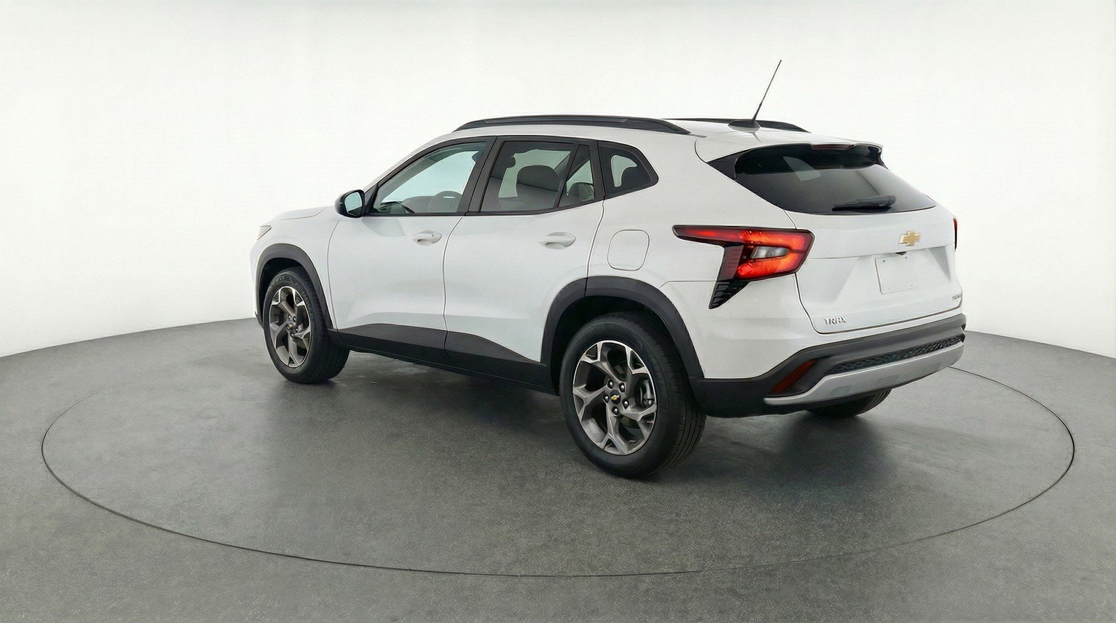 Used 2025 Chevrolet Trax LT w/ LT Convenience Package image 6