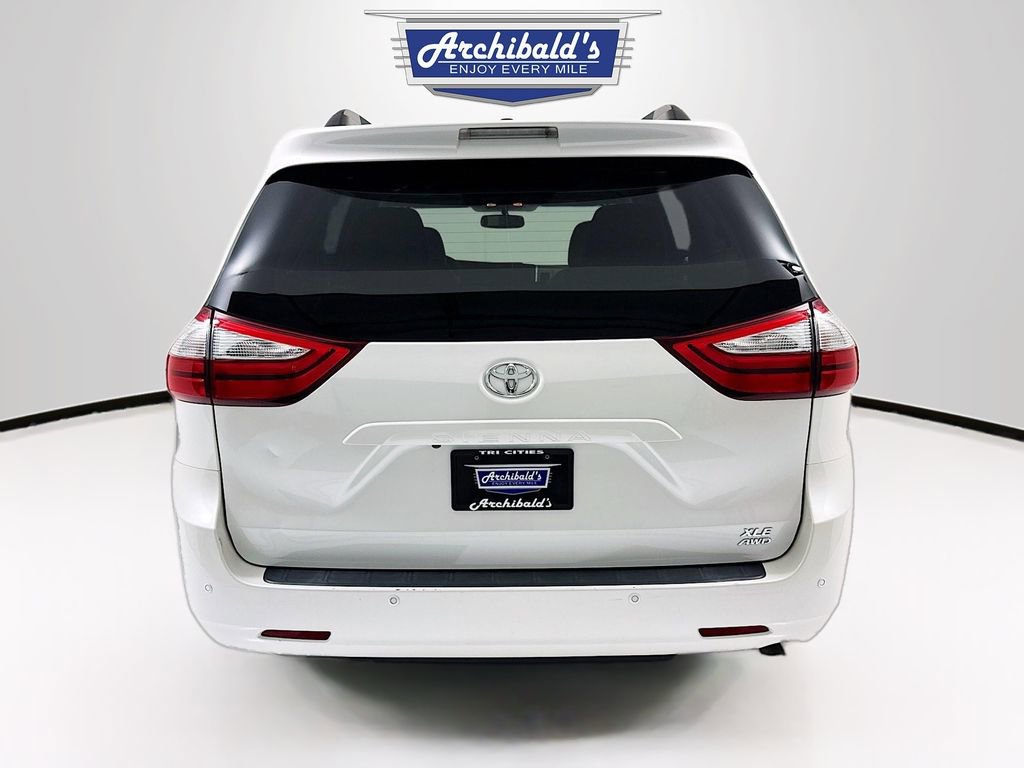 Used 2016 Toyota Sienna XLE image 5