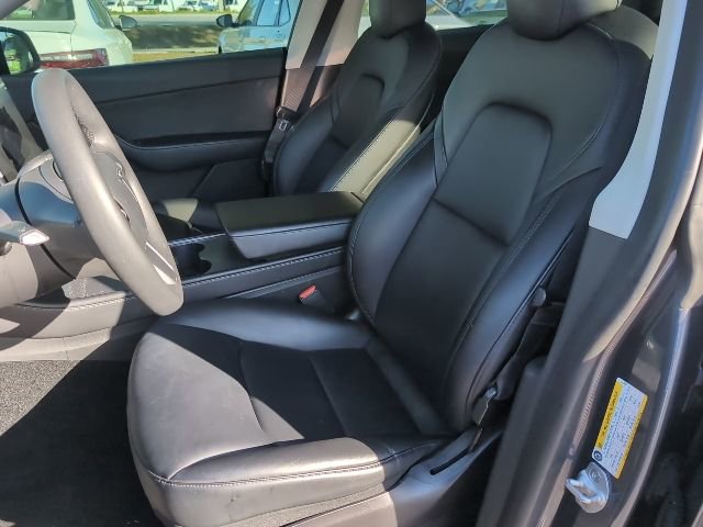 Used 2022 Tesla Model Y Long Range image 9