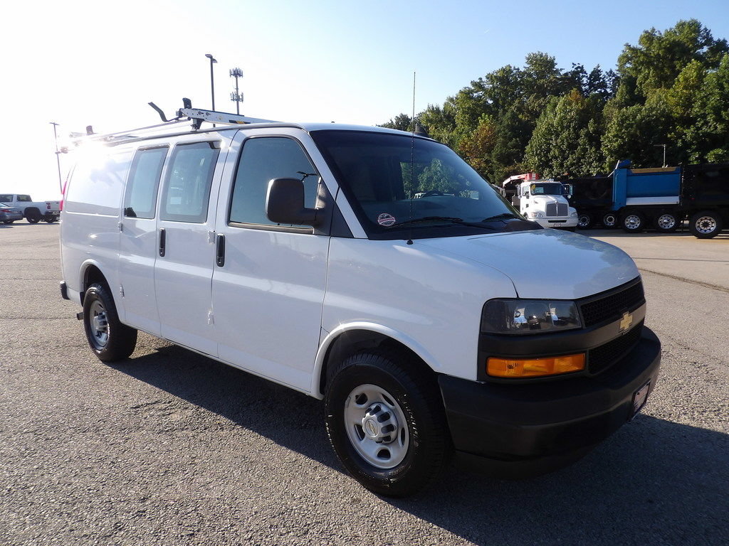 Used 2022 Chevrolet Express 2500 w/ Driver Convenience Package RWD image 10