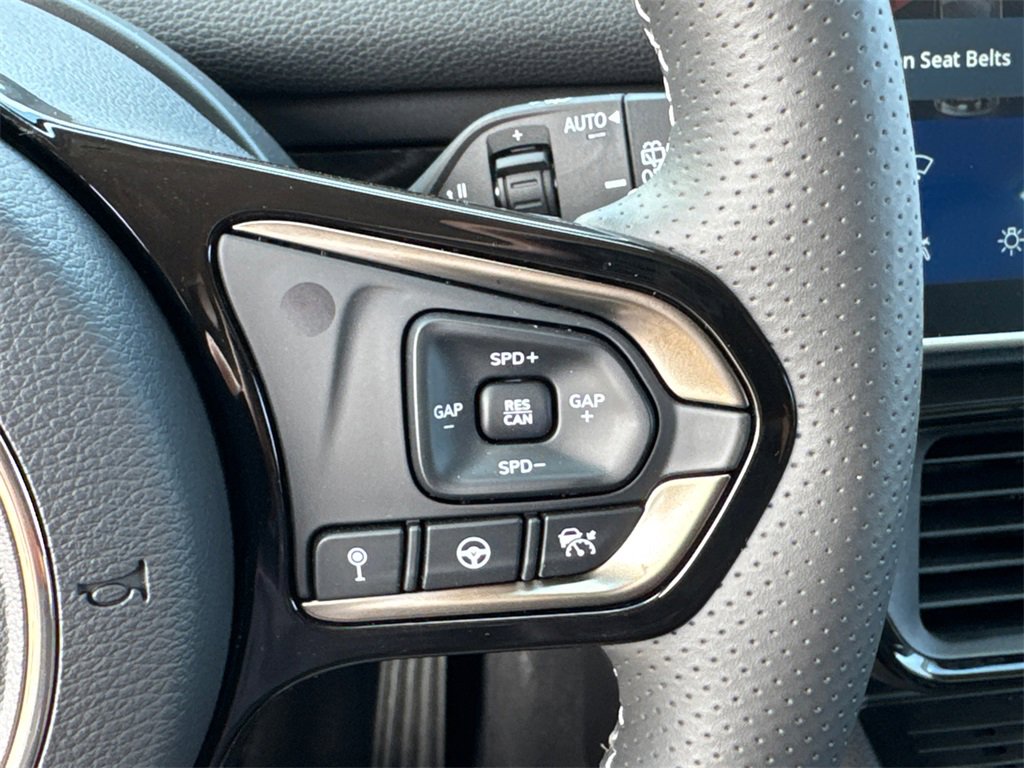 New 2025 VinFast VF 8 Eco image 30