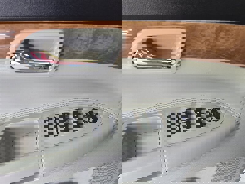 Used 2010 Saturn Outlook XR image 21