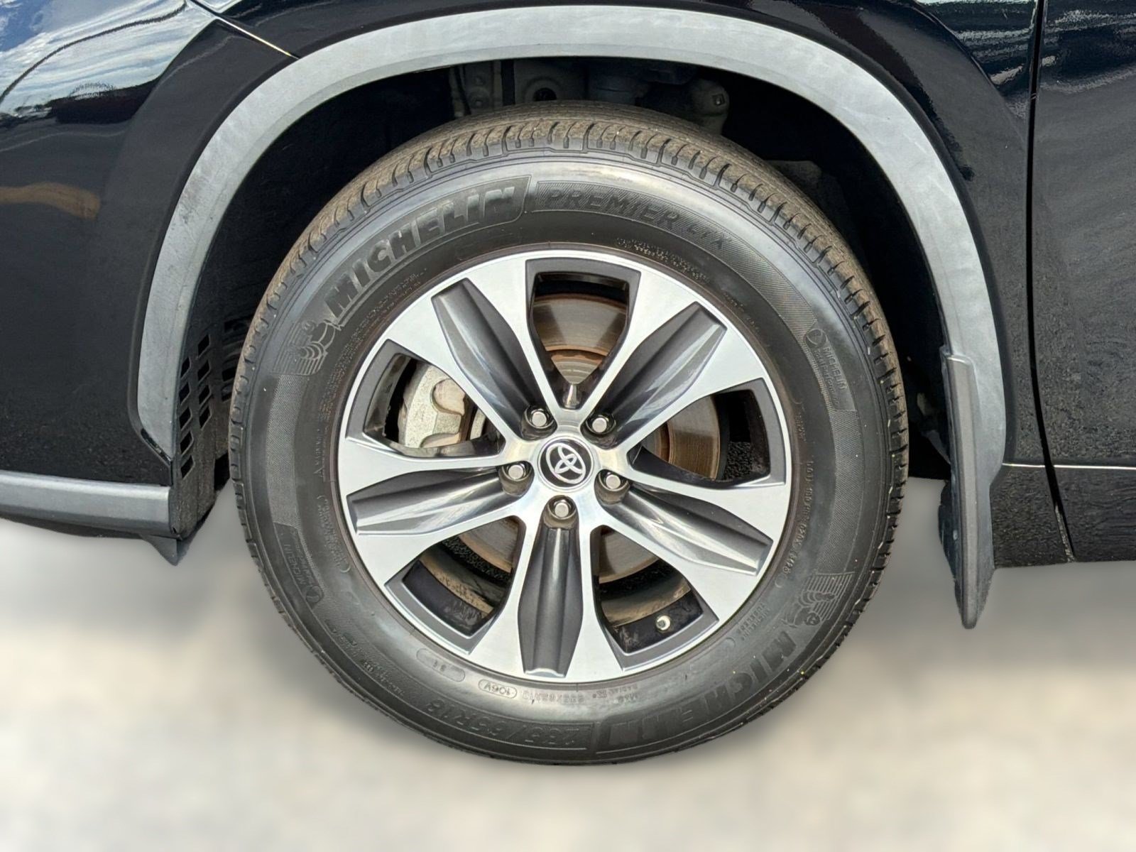 Used 2023 Toyota Highlander XLE FWD image 11