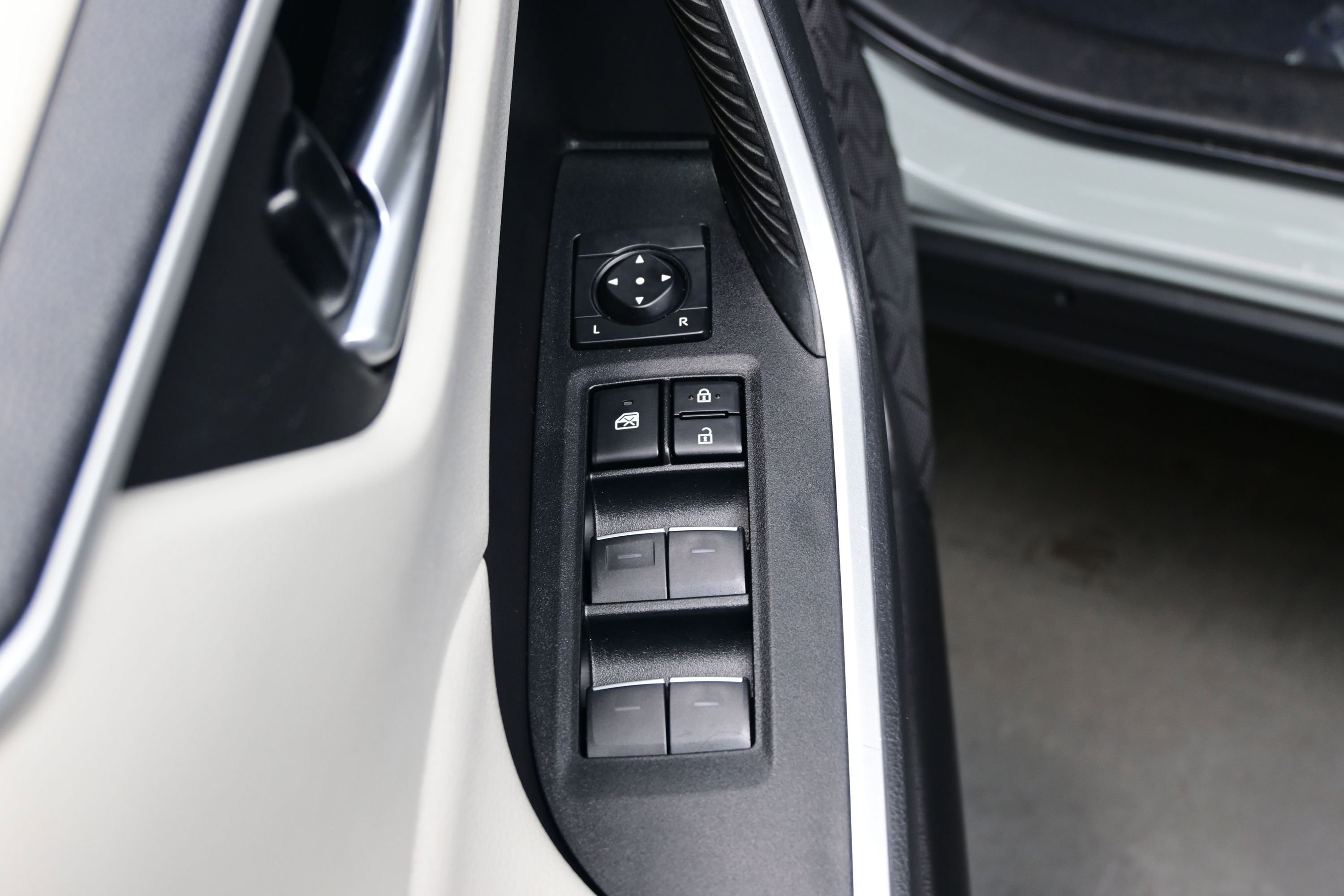 Used 2023 Toyota RAV4 XLE Premium AWD/4WD image 10