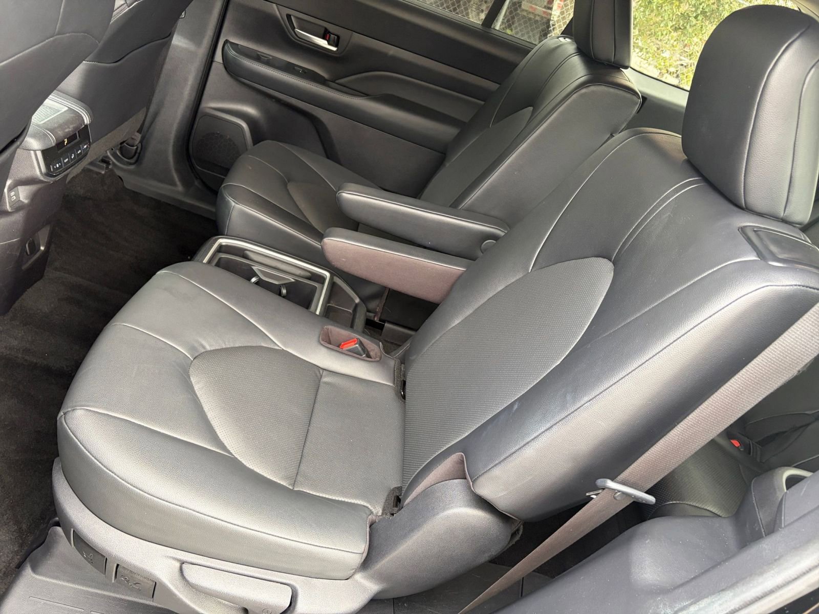 Used 2025 Toyota Grand Highlander FWD image 32