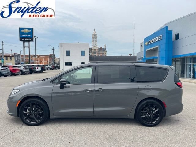 Used 2025 Chrysler Pacifica Limited