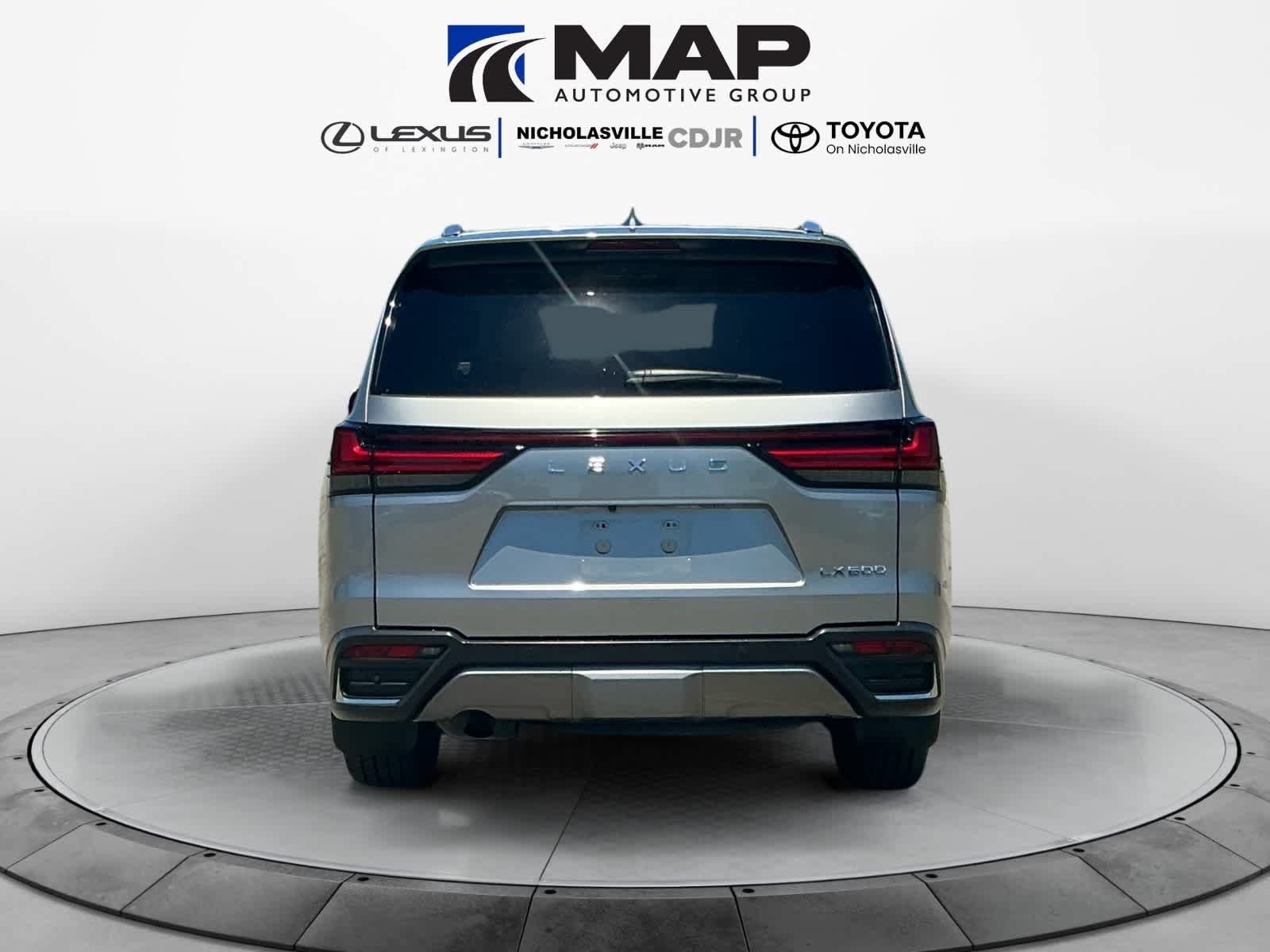 Used 2022 Lexus LX 600 4WD w/ Luxury Package image 4