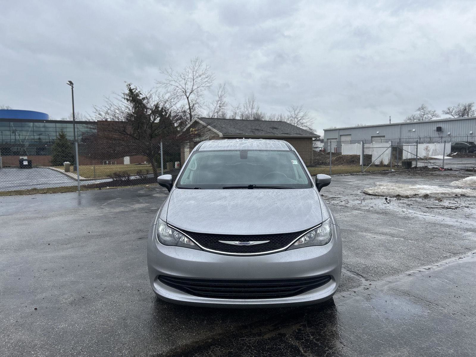 Used 2020 Chrysler Voyager LX FWD image 2