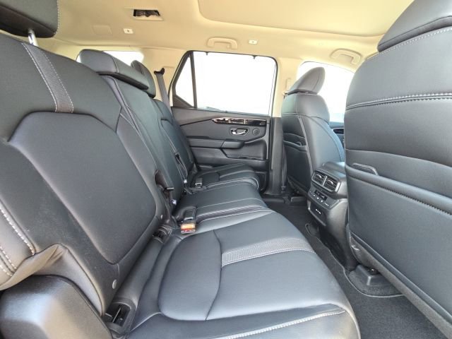 Used 2025 Honda Pilot Touring image 15