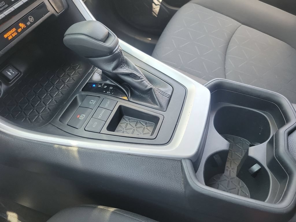 Used 2019 Toyota RAV4 XLE FWD image 17
