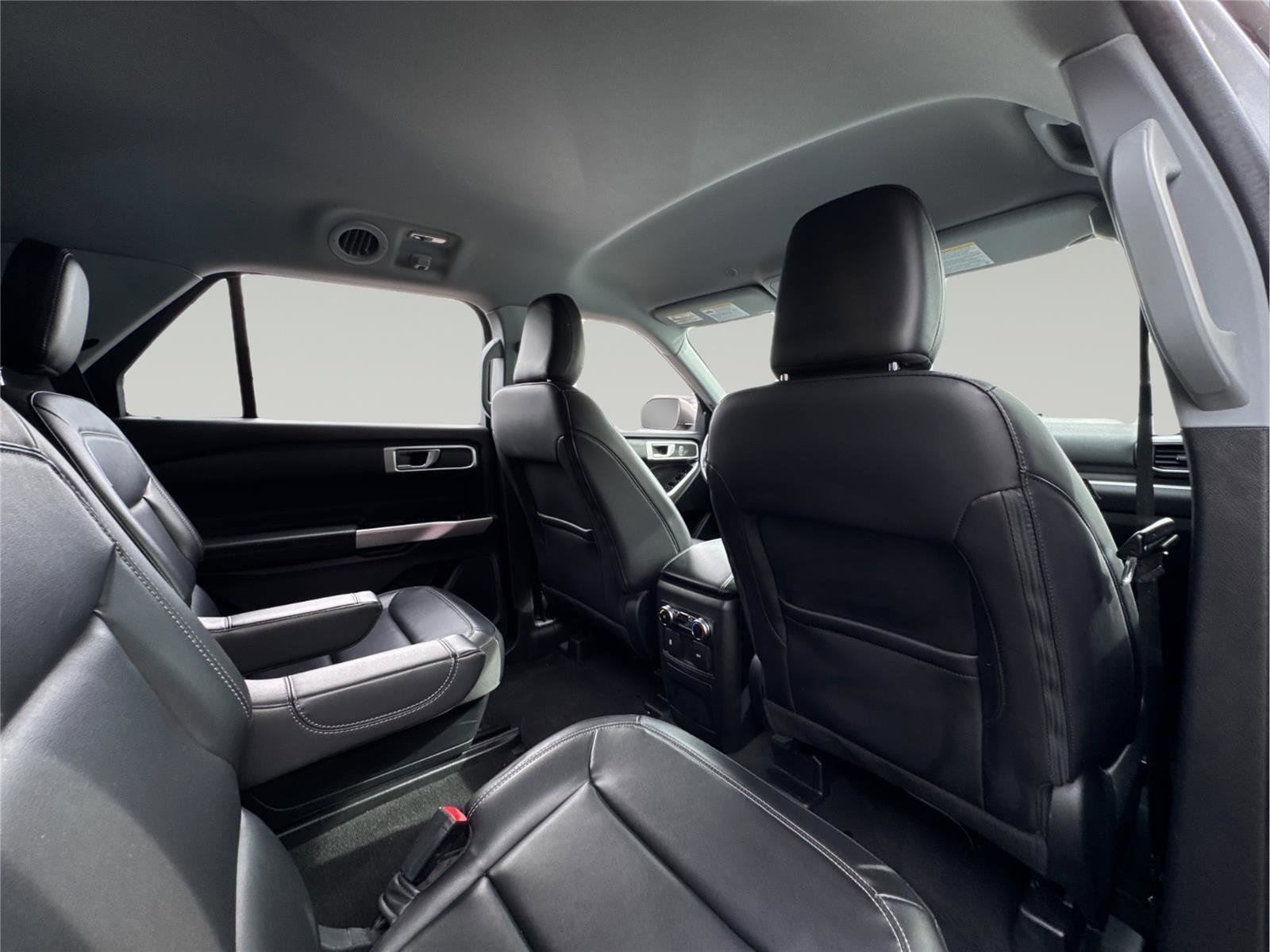 Used 2022 Ford Explorer XLT w/ Equipment Group 202A image 22