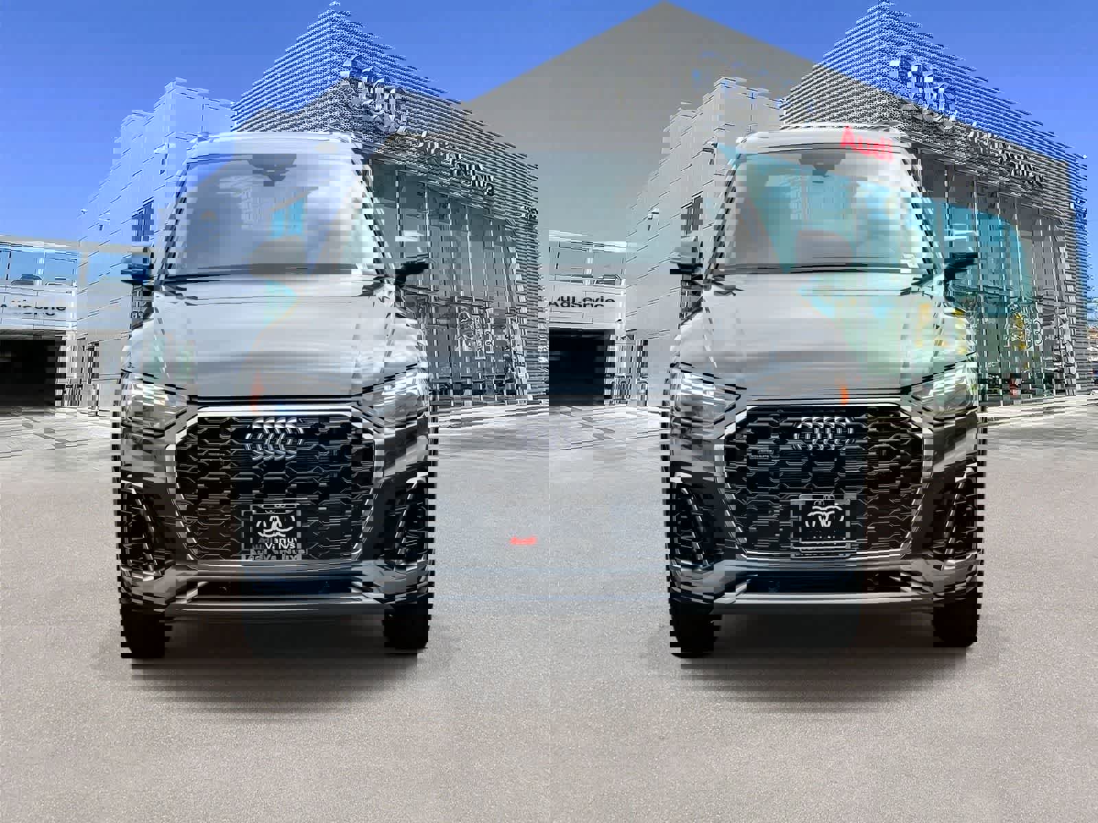 Used 2023 Audi Q5 e Premium w/ Convenience Package image 6