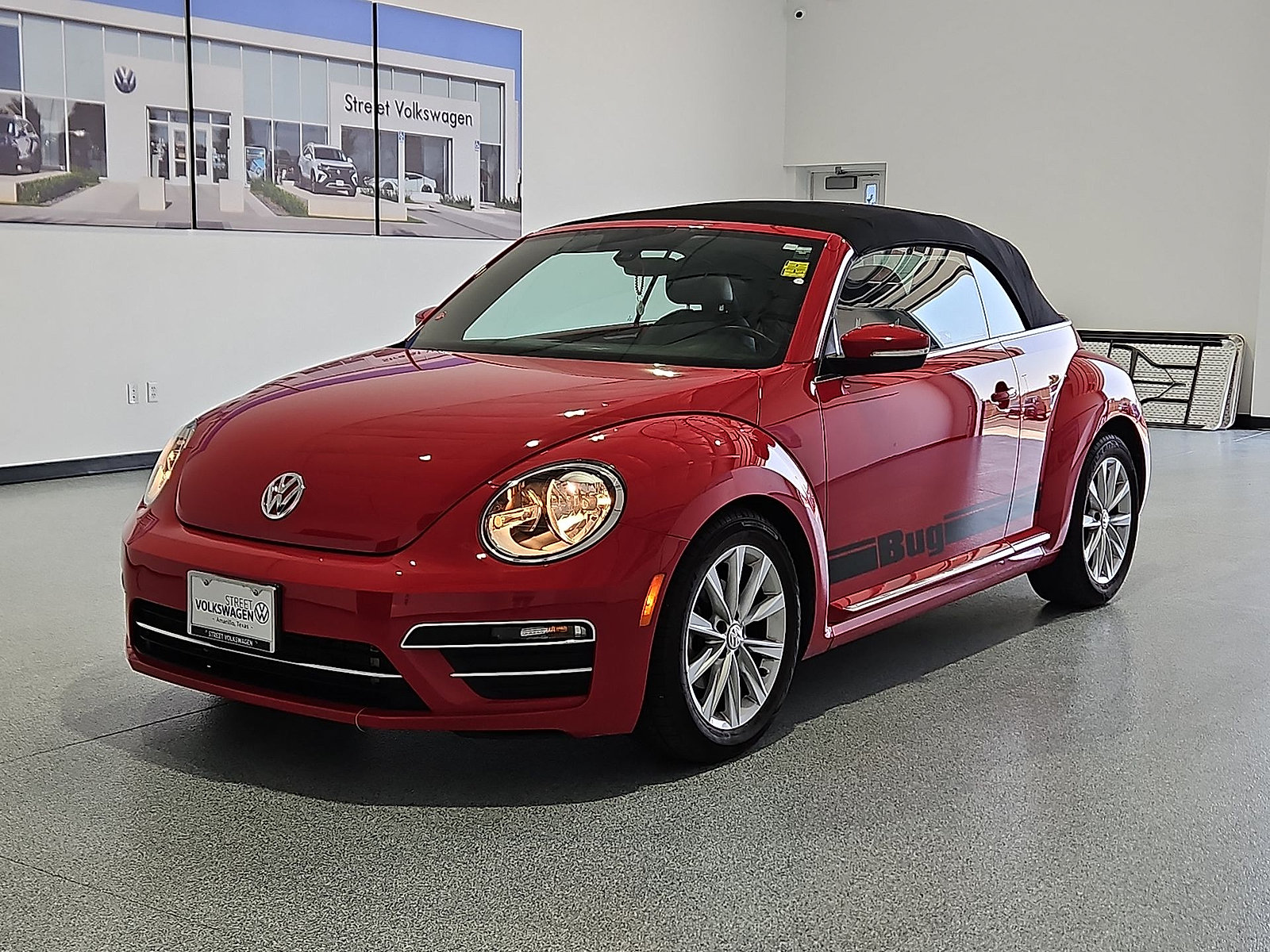 Used 2019 Volkswagen Beetle 2.0T SE FWD image 4