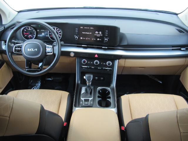 Used 2023 Kia Carnival LX image 3