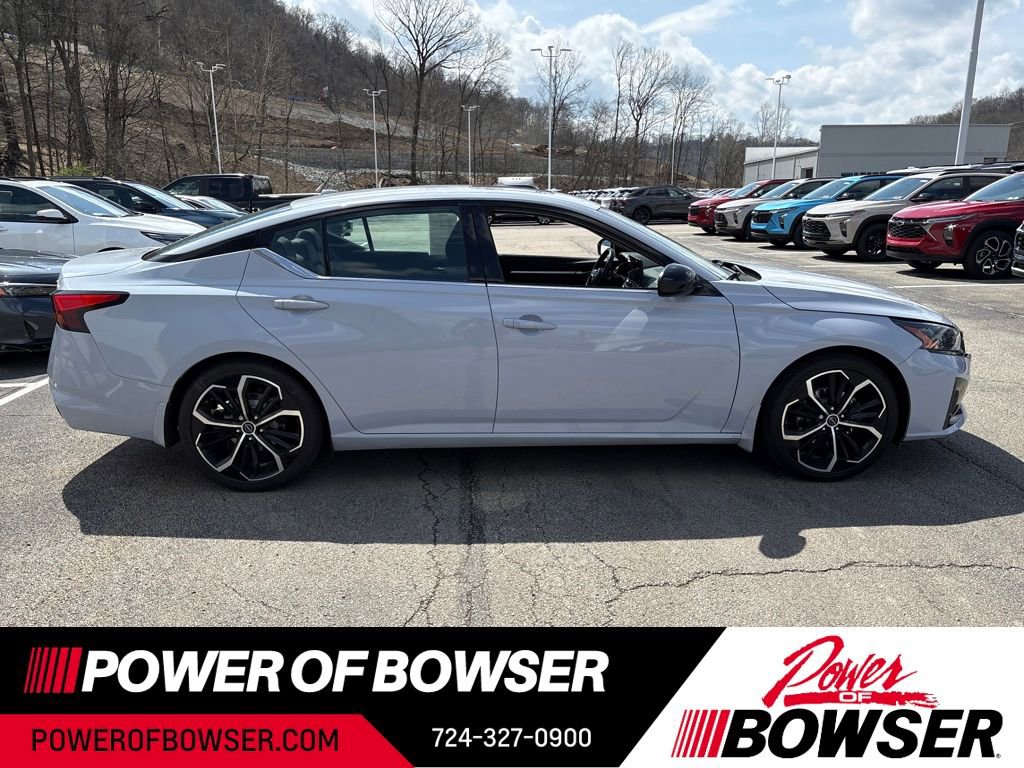 Used 2023 Nissan Altima 2.5 SR w/ SR Premium Package image 6