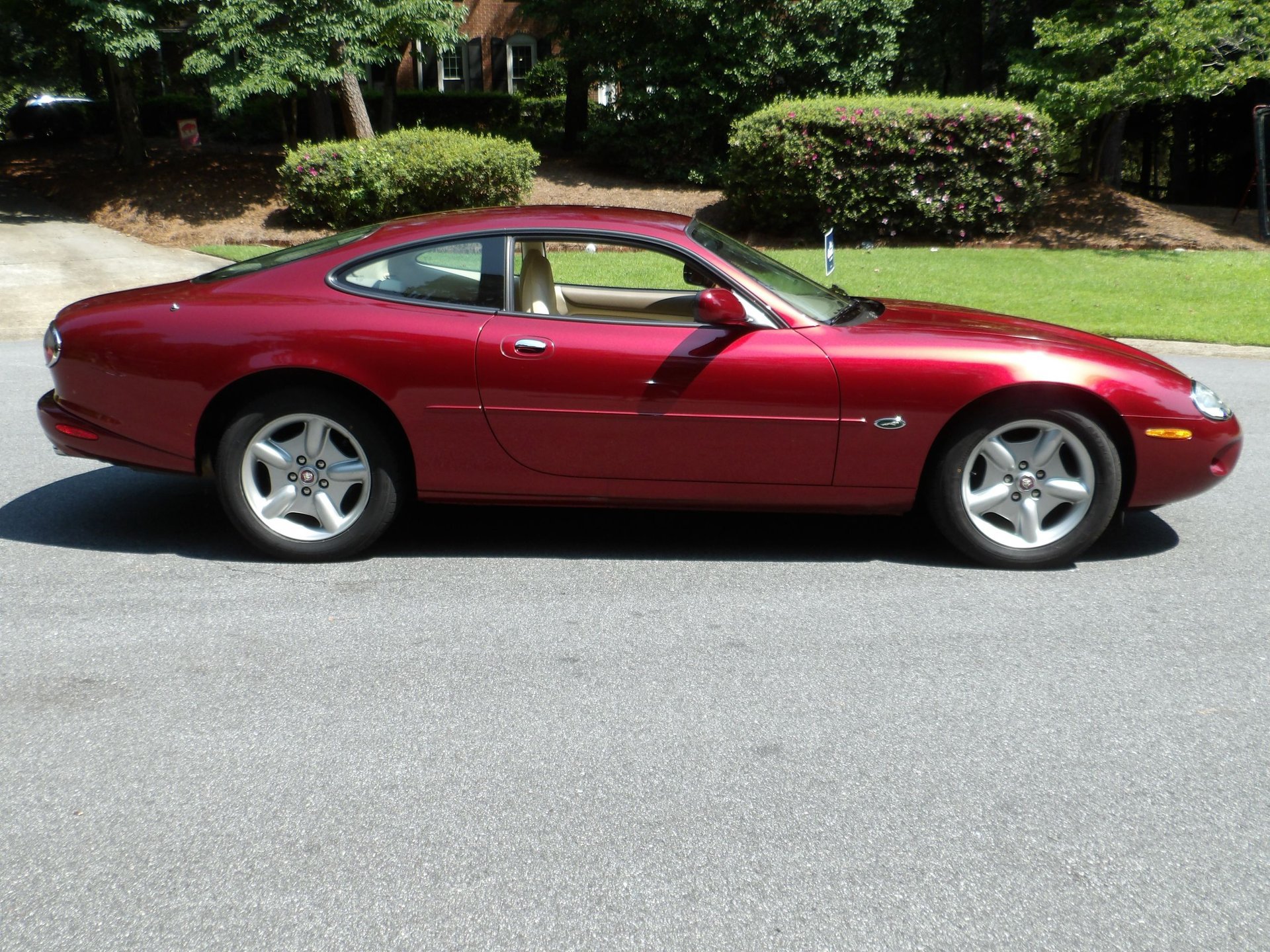 Used 1997 Jaguar XK8 Coupe RWD image 3